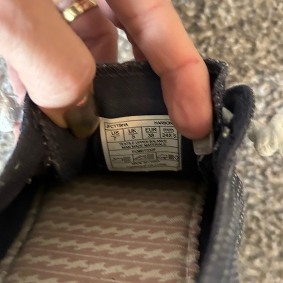 5/$25 Billabong women’s slip on memory foam insole fashion sneaker size 7 - Picture 6 of 8